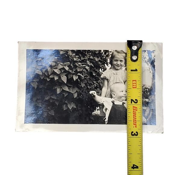 Vtg Children Posing For Camera Original Monochrome Photography Found Snapshot - Picture 2 of 4